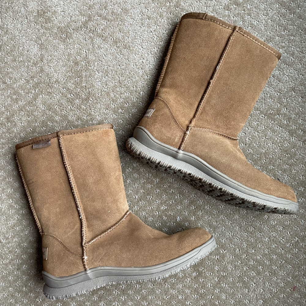 Minnetonka fur lined boots size 10M brown suede